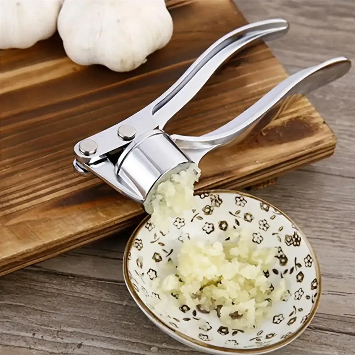 Stainless Steel 5-in-1 Garlic Press Multi-Tool - Durable and Easy-to-Clean Kitchen Utensil with Mincer, Crusher, Bottle Opener, Pit Remover, Ideal for Home Use and Gift Options